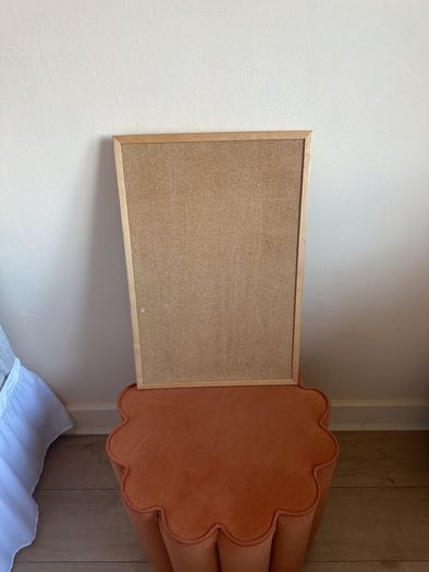 Hanging corkboard