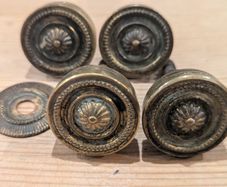 Four Antique brass Sheraton-style brass Drawer knobs with backplate for Period furniture.
