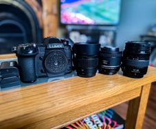 Panasonic Lumix G9 Bundle
