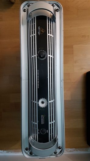 Behringer nu3000 power amp