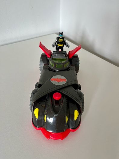Batman ninja Batmobile with figurine