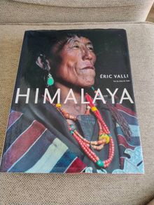 Himalaya by Eric Valli 2004 400 pages and 200 illustrations large coffee table book hardback with dustcover in very good condition with some signs of wear on the dustcover see photos FREE STANDARD POSTAGE INCLUDED