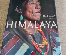 Himalaya by Eric Valli 2004 400 pages and 200 illustrations large coffee table book hardback with dustcover in very good condition with some signs of wear on the dustcover see photos FREE STANDARD POSTAGE INCLUDED