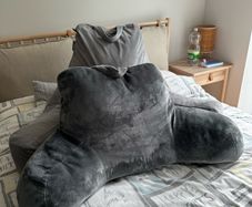 2 reading pillows