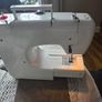 sewing machine Image 2