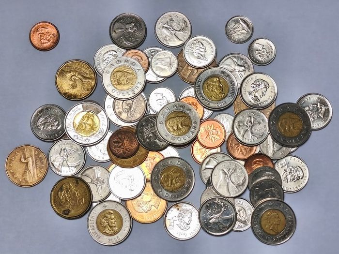 Canadian Coin Mixed Approx 70 Coins Canada Dollars Toonie