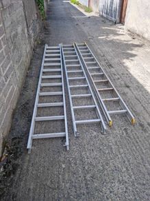 Triple extension ladder