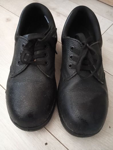 Safety shoes