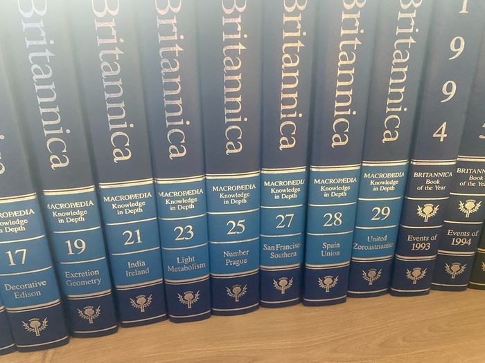 Britannica micro/macropaedia knowledge in depth books