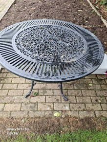 Cast Aluminium garden table and 6 chairs