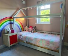 Children's house bed