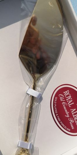 Royal Albert Old Country Roses cake forks and server set