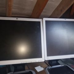 2 HP monitors (17 inch)