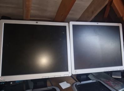2 HP monitors (17 inch)