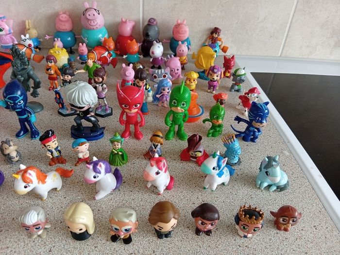 Collection Of Tv and Disney Figures Doorables, Jake , Sleeping Beauty, Nemo,Tomorrowland peppa, pj masks etc