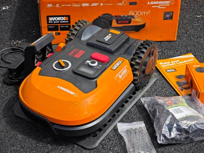 Worx Landroid L800 WR148E Robot Lawnmower / 800m / Complete Kit