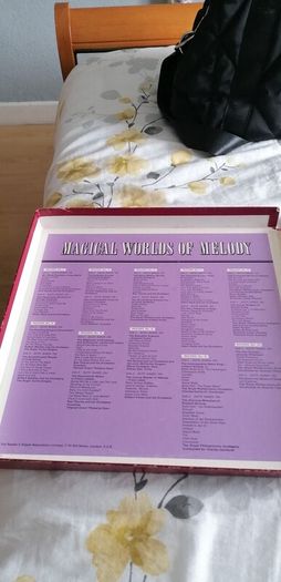 Collection of records  the readers digest. Magical  worlds of  melody. Please not No. 5 missing have the sleeve. See photos
