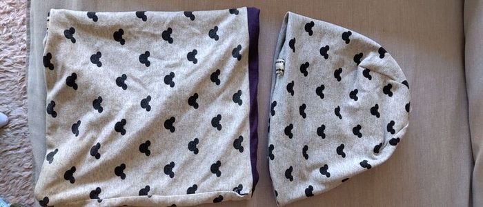 Set cap and scarf Mickey style