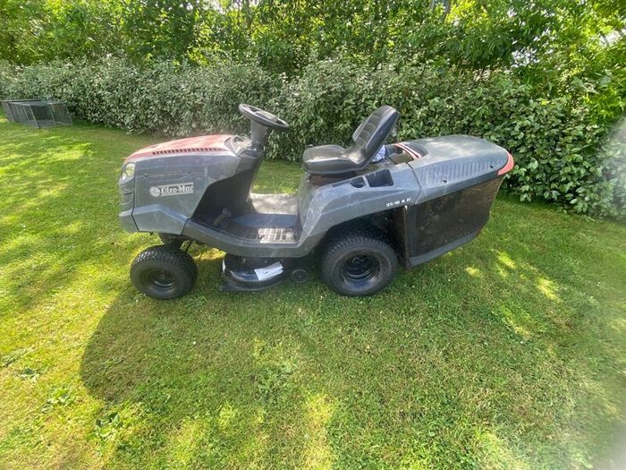 Ride on lawnmower