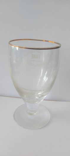 Time barley wine,,,brewed by smithswicks kilkenny,vintage glass,collectors item,,price includes post to anywhere in Ireland thank you, hard to come by ,,sold as is.