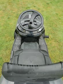 Ride on lawnmower