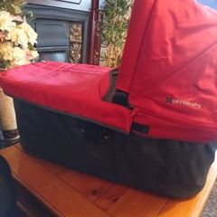 Vista bassinet and rain cover