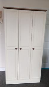 Single wardrobe with shelving