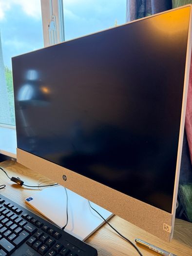 HP Pavilion 27" All-in-One PC, Intel i7 12th Gen, 16GB RAM, 1TB SSD