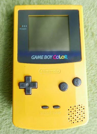 Nintendo Game Boy Color - Yellow , works well (for sale without the game)