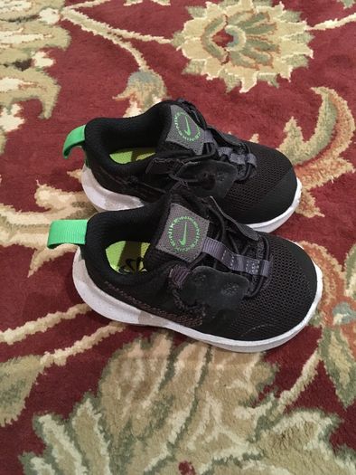 Nike Runners size EU-19,5  UK-3,5
