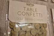 Golden table confetti
