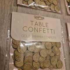 Golden table confetti