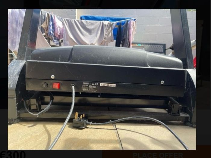 T3000 Large LED display Foldable Motorised Treadmill (with Bluetooth app) with 15 auto incline level Selling a T3000 Foldable