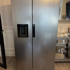 Samsung American Fridge Freezer with ice dispenser