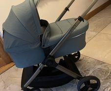 Full travel system with isofix base
