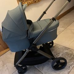 Full travel system with isofix base