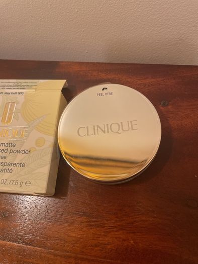 Clinique Stay Matte Sheer Pressed Powder oil free in shade Stay Buff 01 - new / boxed