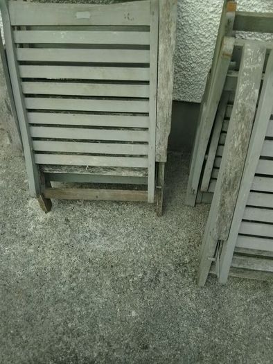garden table and chairs