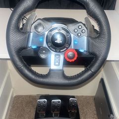 Logitech G29 racing wheel and peddles