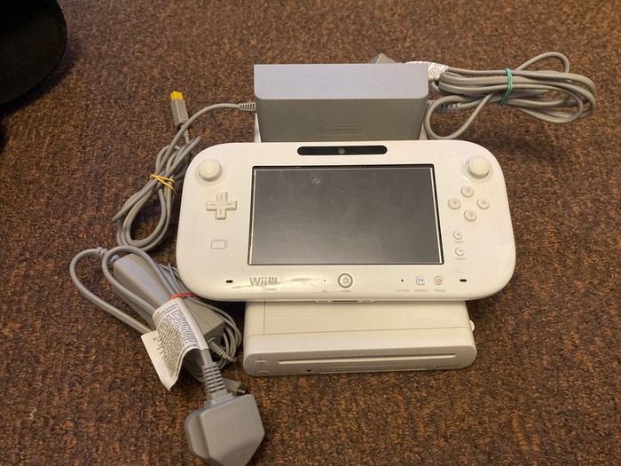 Nintendo Wii U WiiU Console 8GB WHITE [Collection Or Postage]