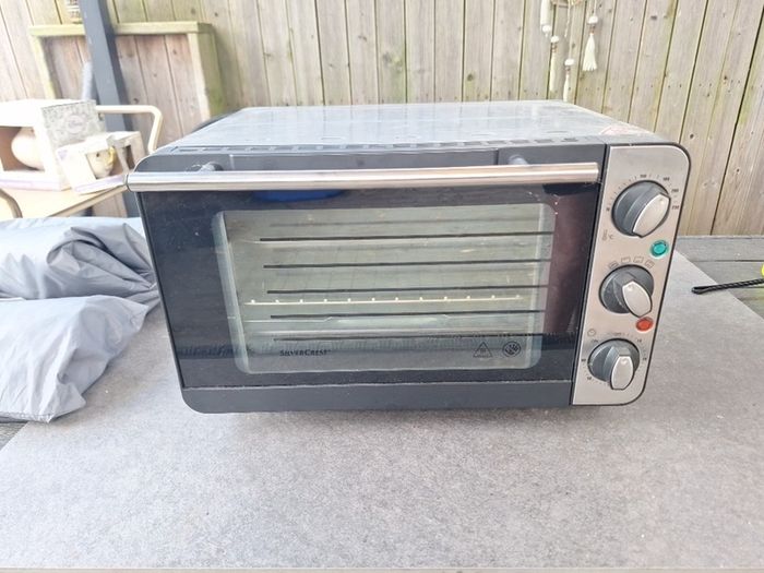 Silver crest mini oven. Great for camping,  light weight.  In full working order. Used a few times , otherwise in good condition.