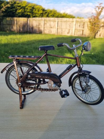 Handmade retro-style metal bicycle miniature