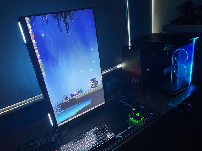 Samsung Odyssey G7 LS28BG700EPXXU 28" 4K UHD Smart Gaming monitor with Speakers