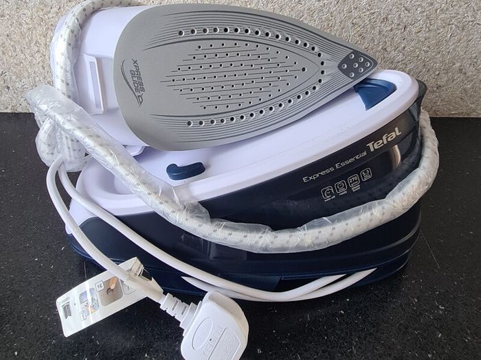 Tefal Express Essential Steam Generator Iron