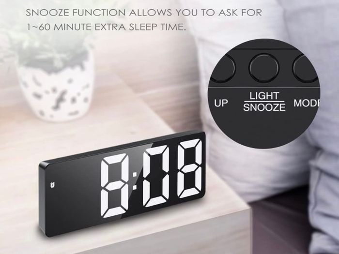 Digital Alarm Clock, Bedside Alarm Clock with Large LED Display, Non Ticking USB/Battery Powered Alarm Clock with Temperature, Snooze, Date, 3 Adjustable Brightness, Voice Control (FREE POSTAGE)