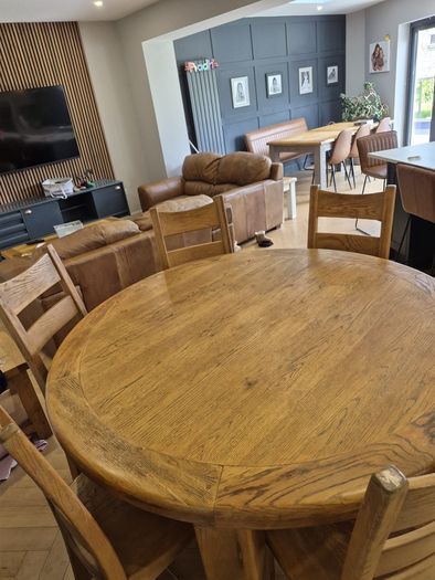 5ft Round Solid Oak Dining Table & 6 Solid Chairs