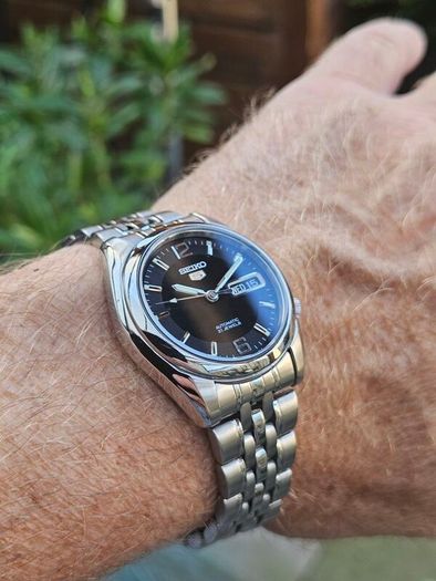 Watch Seiko 5 Automatic.
