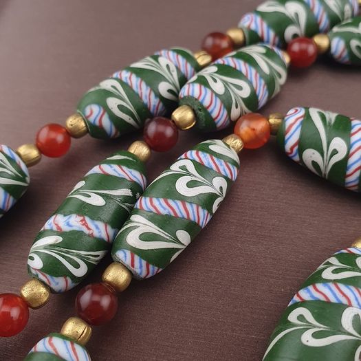 Vintage Venetian Style Feather Desgin Glass Beads Necklace
