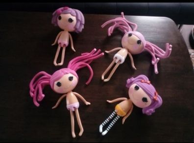 4 Dolls