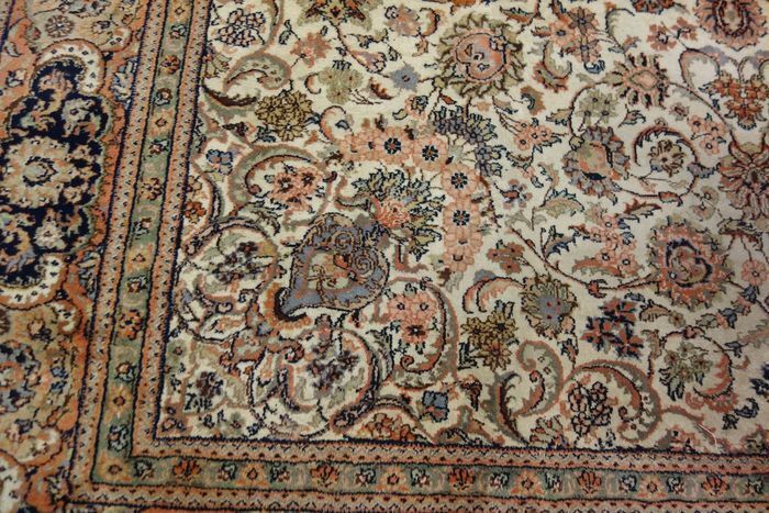 P.ersian Tabriz Rug 3.1 X 2.43m (TZ)